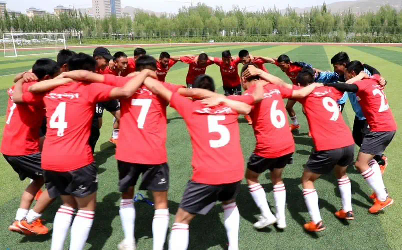 网球拍为什么会翻转呢原理